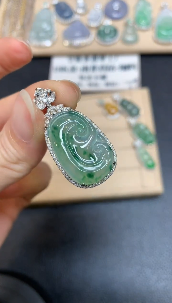 【闪购商品】翡翠颈饰18K金镶嵌如意【无服务费