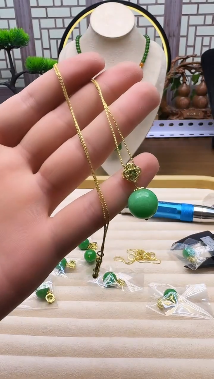 吊坠(赠链)14K金镶嵌翡翠L79      