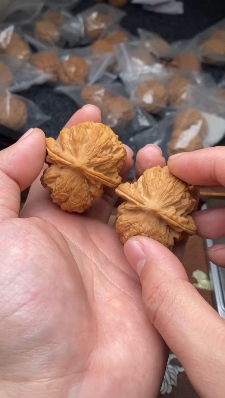 【闪购商品】文玩核桃把件G131号41尺梨木台