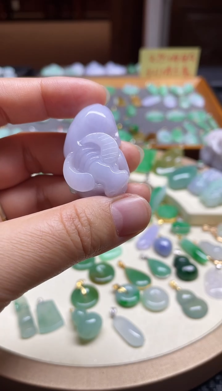 【闪购商品】翡翠颈饰未镶嵌牛生肖