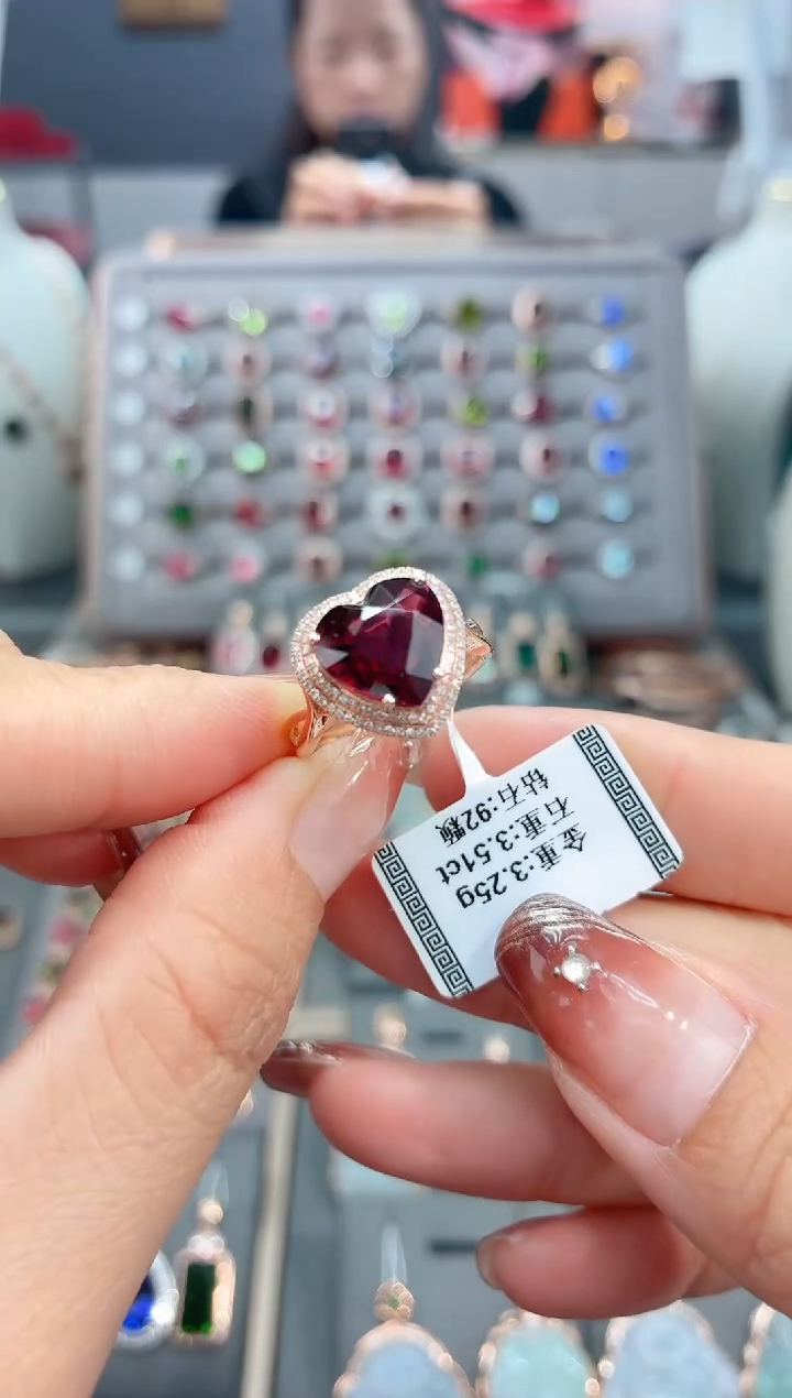 18K金镶嵌戒指碧玺3.51