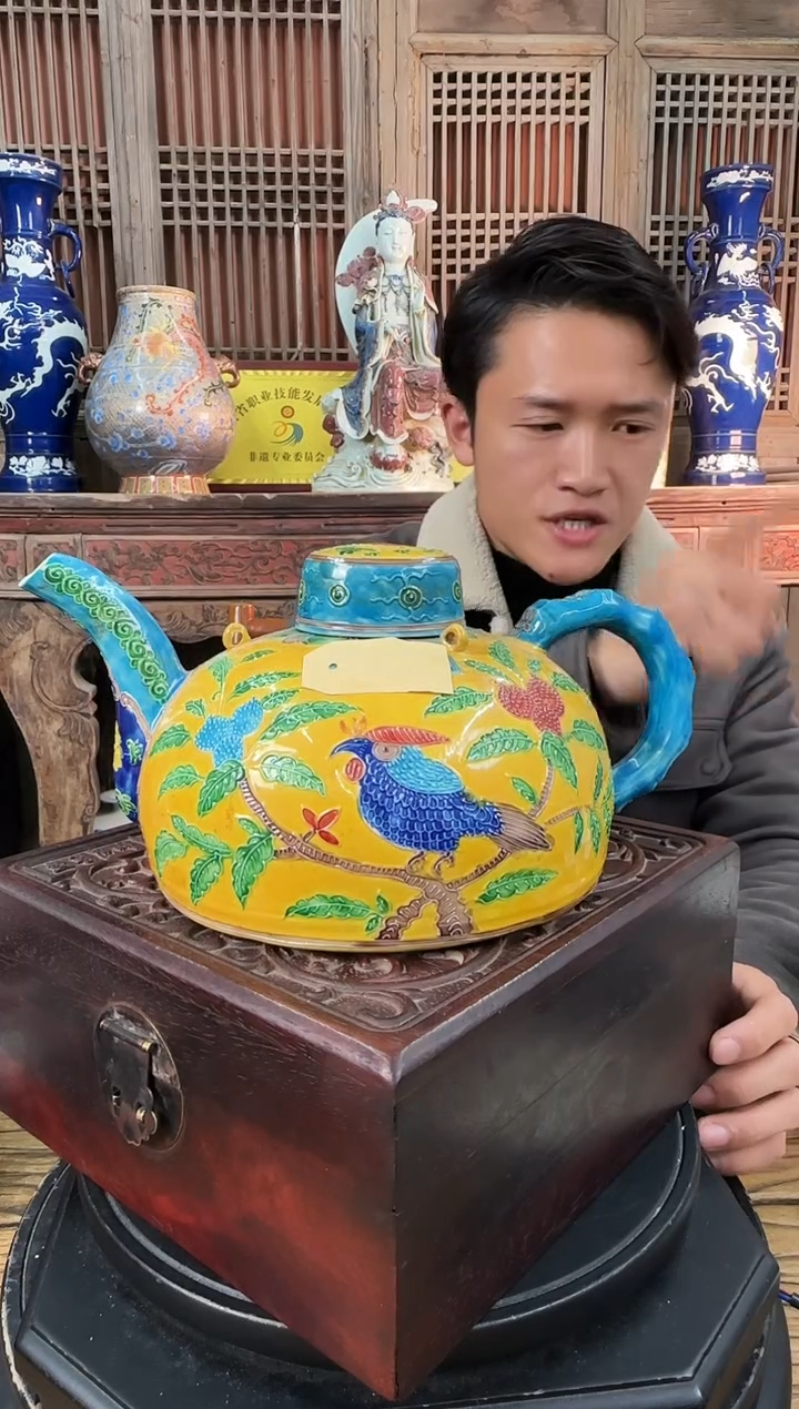 【闪购商品】摆件陶瓷 摆件 雕刻壶