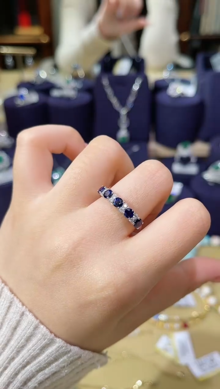 【闪购商品】蓝宝石戒指18K金镶嵌蓝宝石排戒