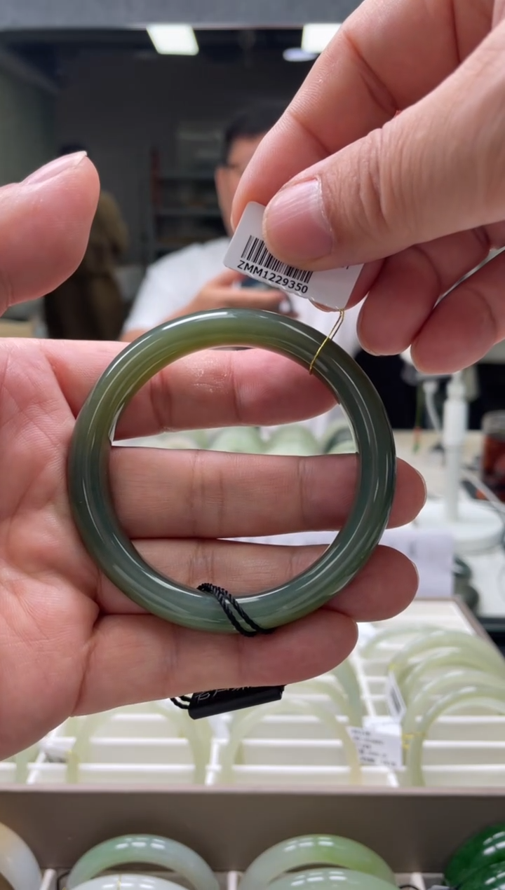 【闪购商品】和田玉手镯未镶嵌编码 9350圈口56-57