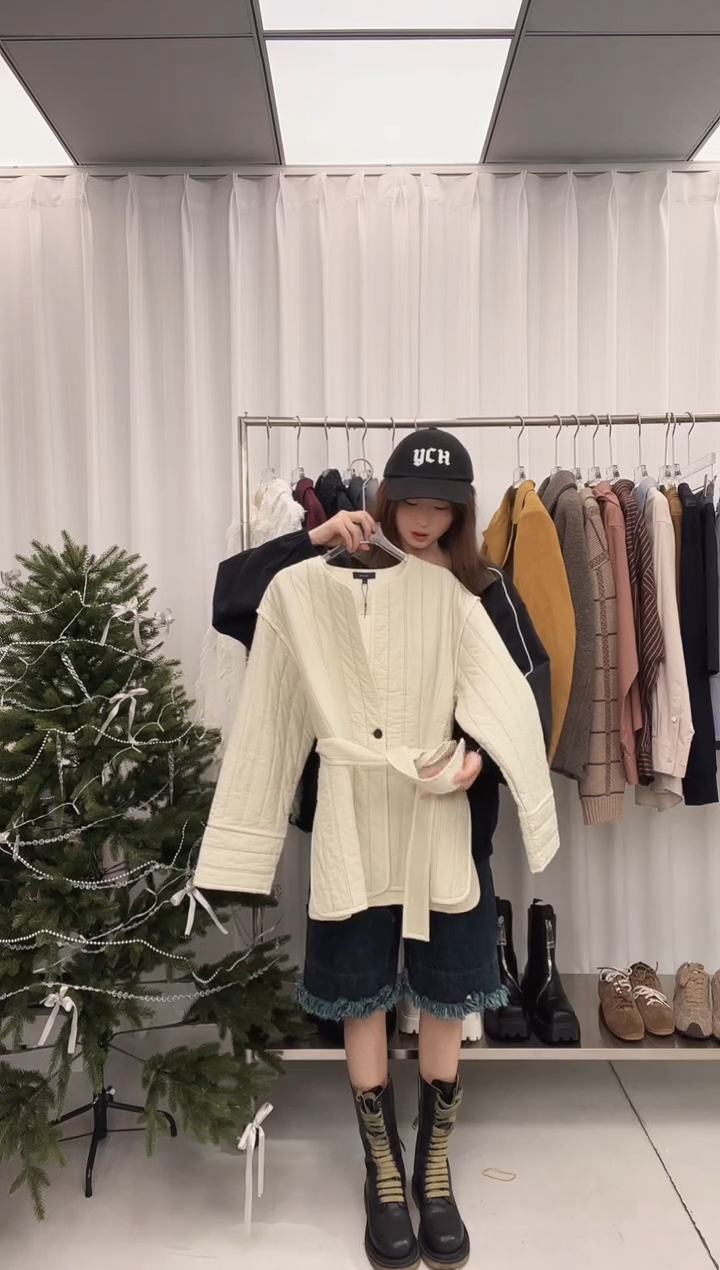 编号 018  SOEUR  外套  福福待开价
