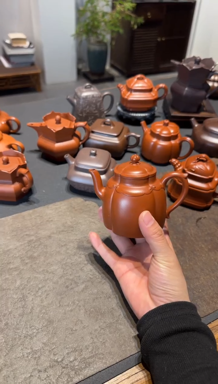 【闪购商品】紫砂茶壶锦绣如意 朱泥