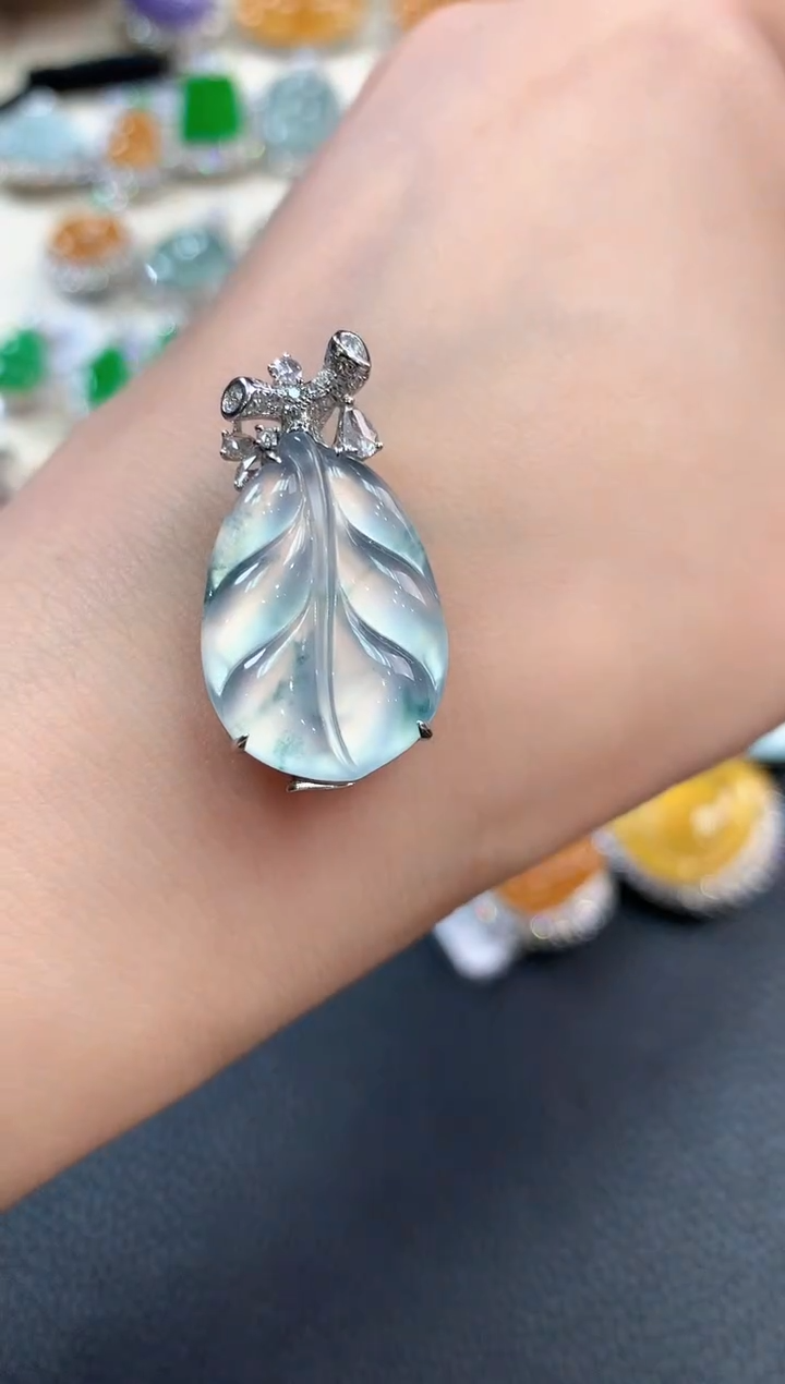 【闪购商品】翡翠吊坠(不含链)18K金镶嵌m119       