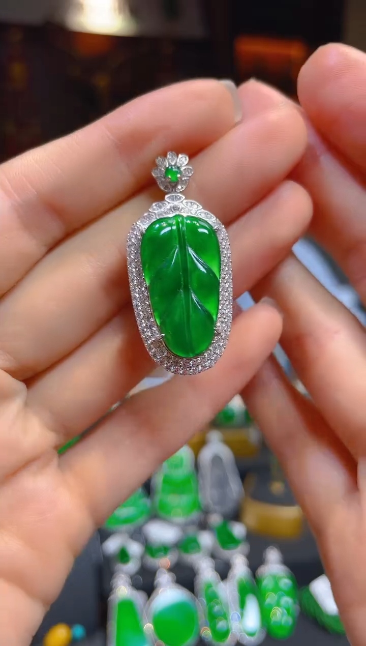 【闪购商品】翡翠颈饰银S925镶嵌114116天然A货翡翠吊坠