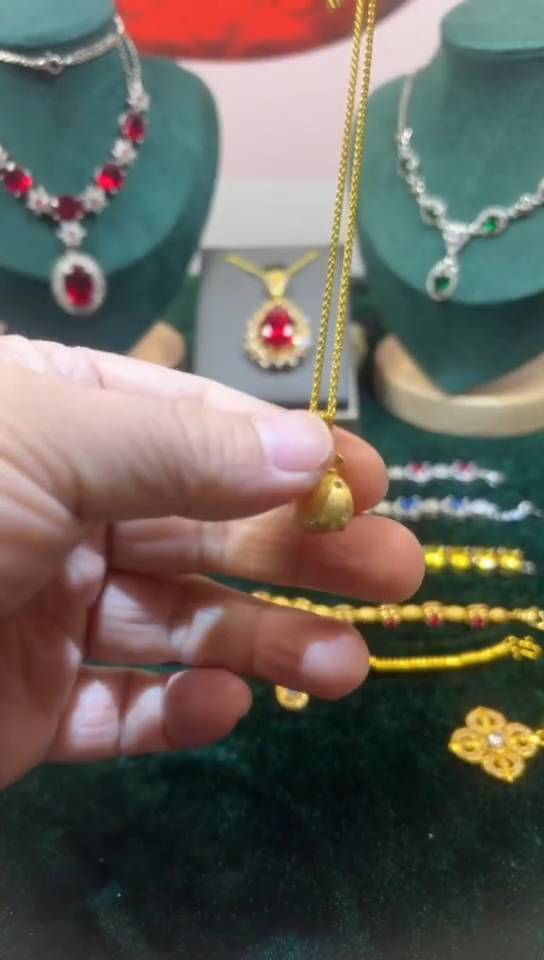 颈饰18K金镶嵌钻石0