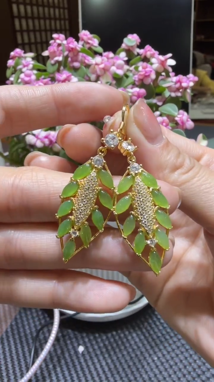 颈饰未镶嵌和田玉耳饰一对