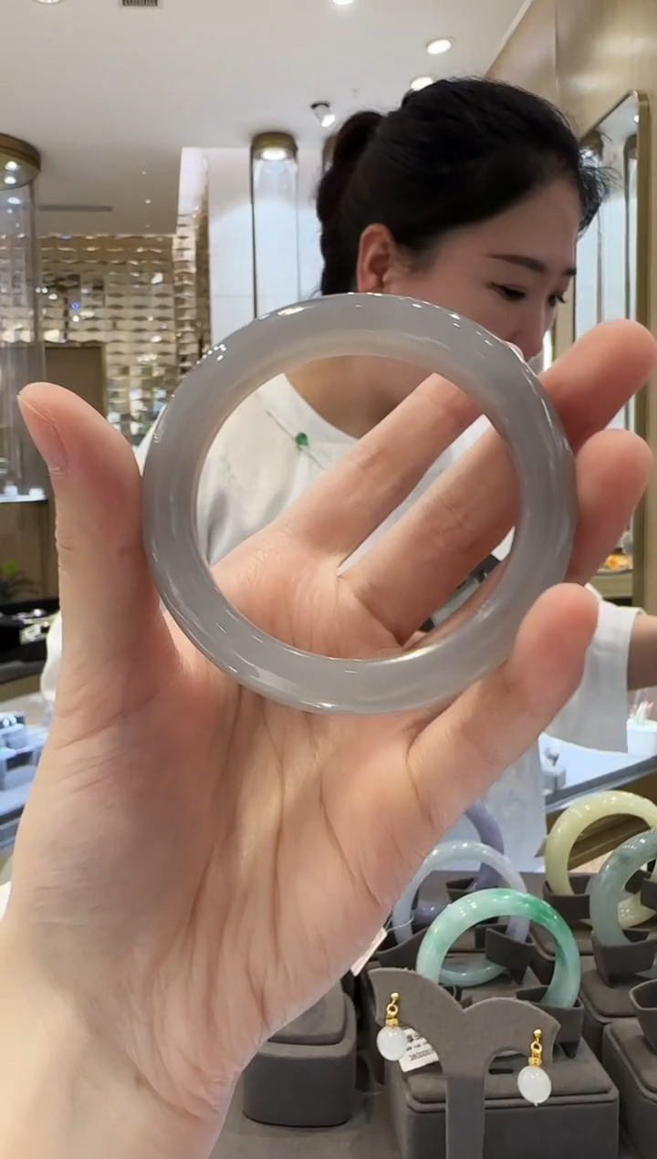 和田玉手镯未镶嵌101  圈口51  微瑕