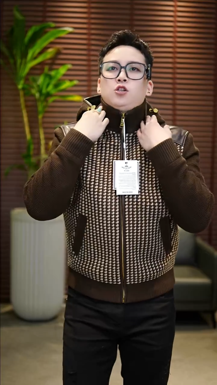 50码（ 130-145斤）帽子可拆卸夹棉拼皮夹克咖色