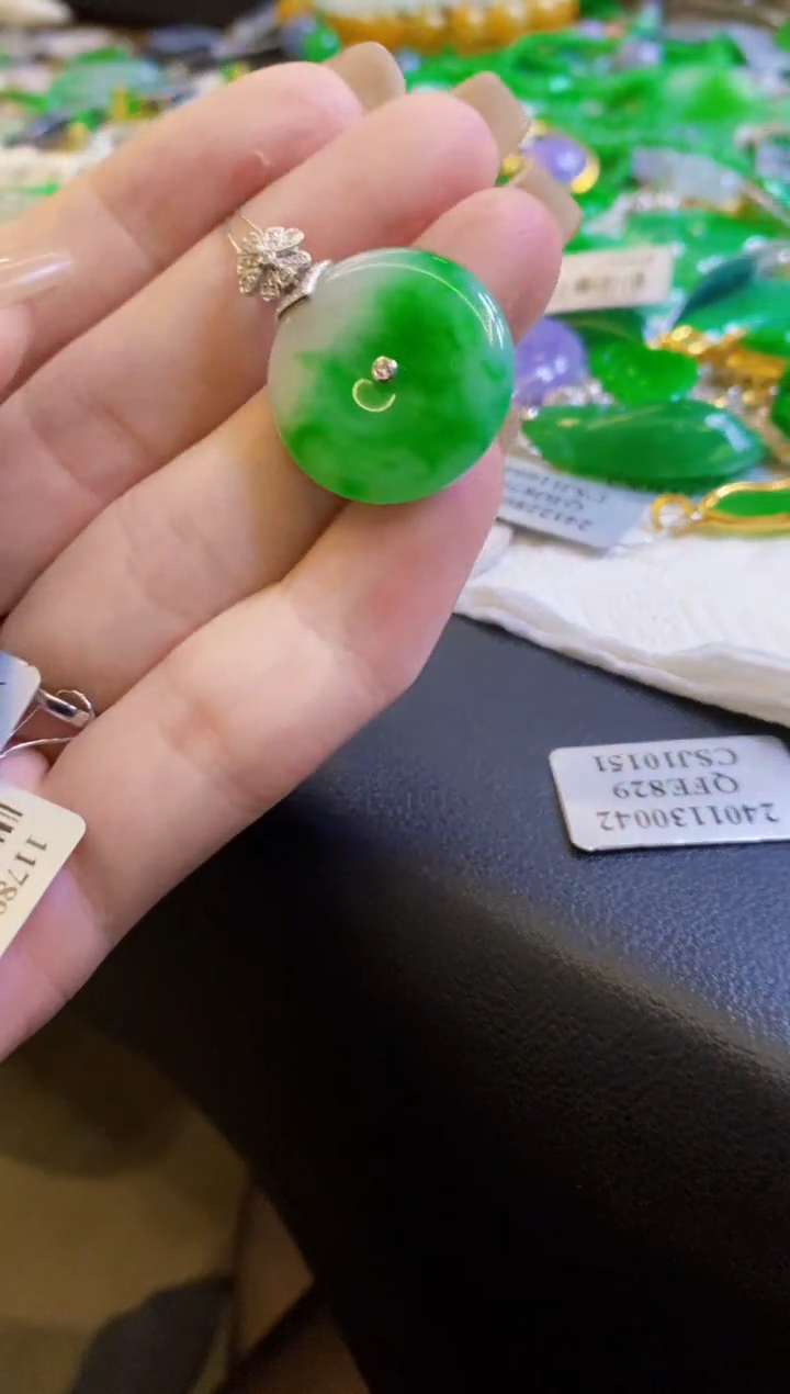 【闪购商品】翡翠颈饰18K金镶嵌扣