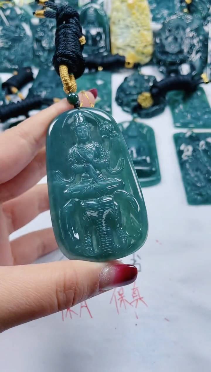 【闪购商品】翡翠颈饰未镶嵌          