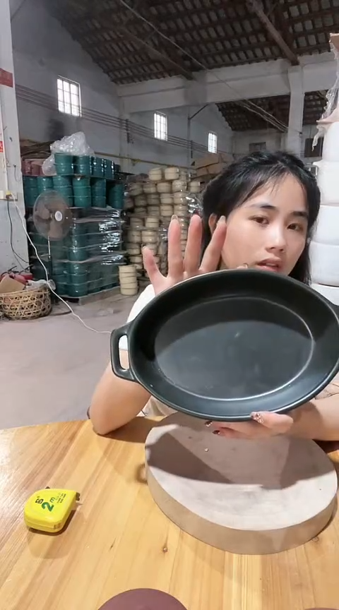 陶瑕疵椭圆黑色烤盘不带盖