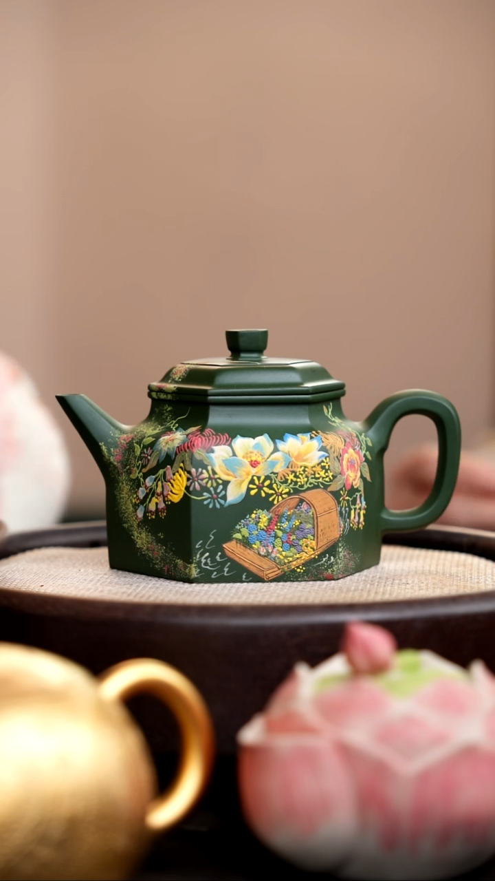 茶壶紫砂民国绿六方德钟泥绘花船