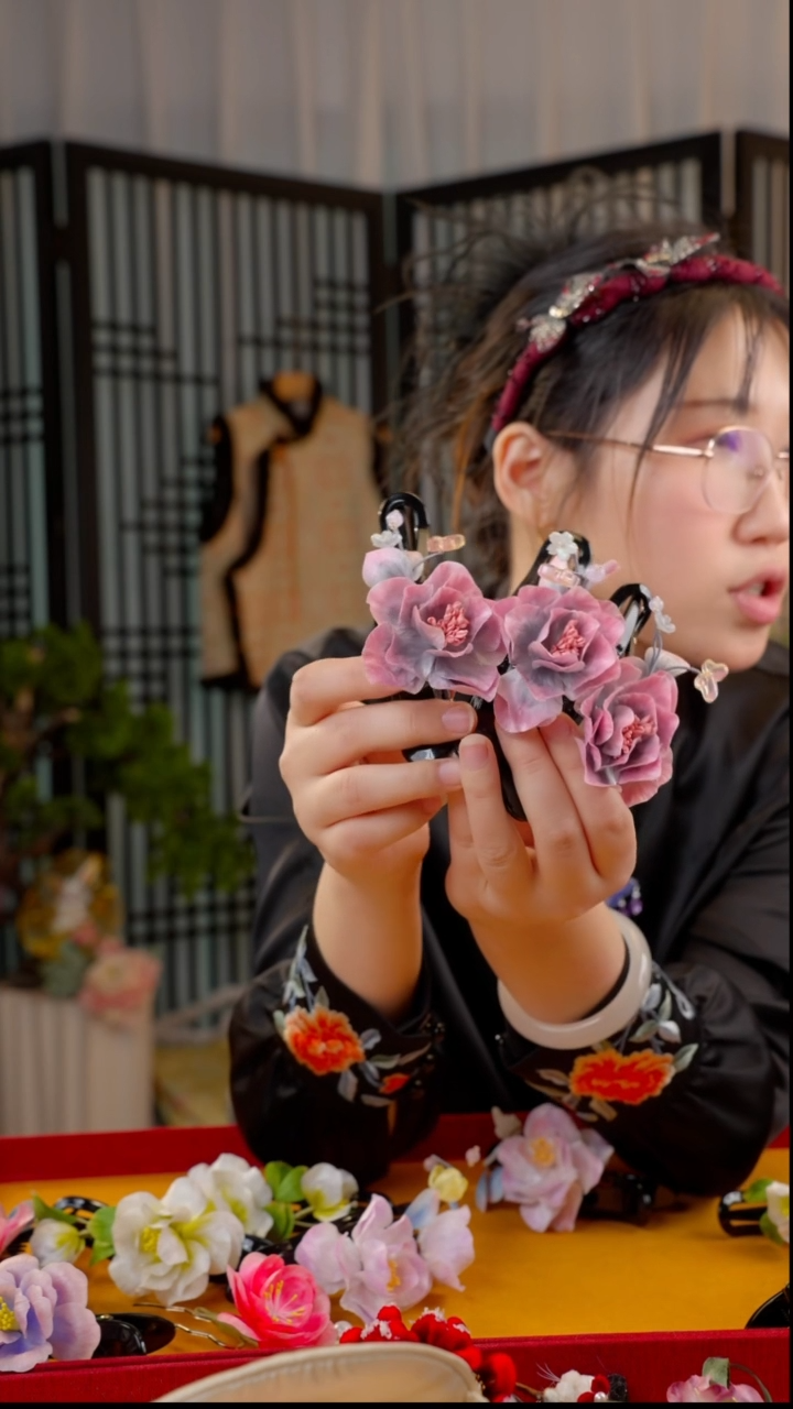 刺绣非遗绒花苏绣饰品