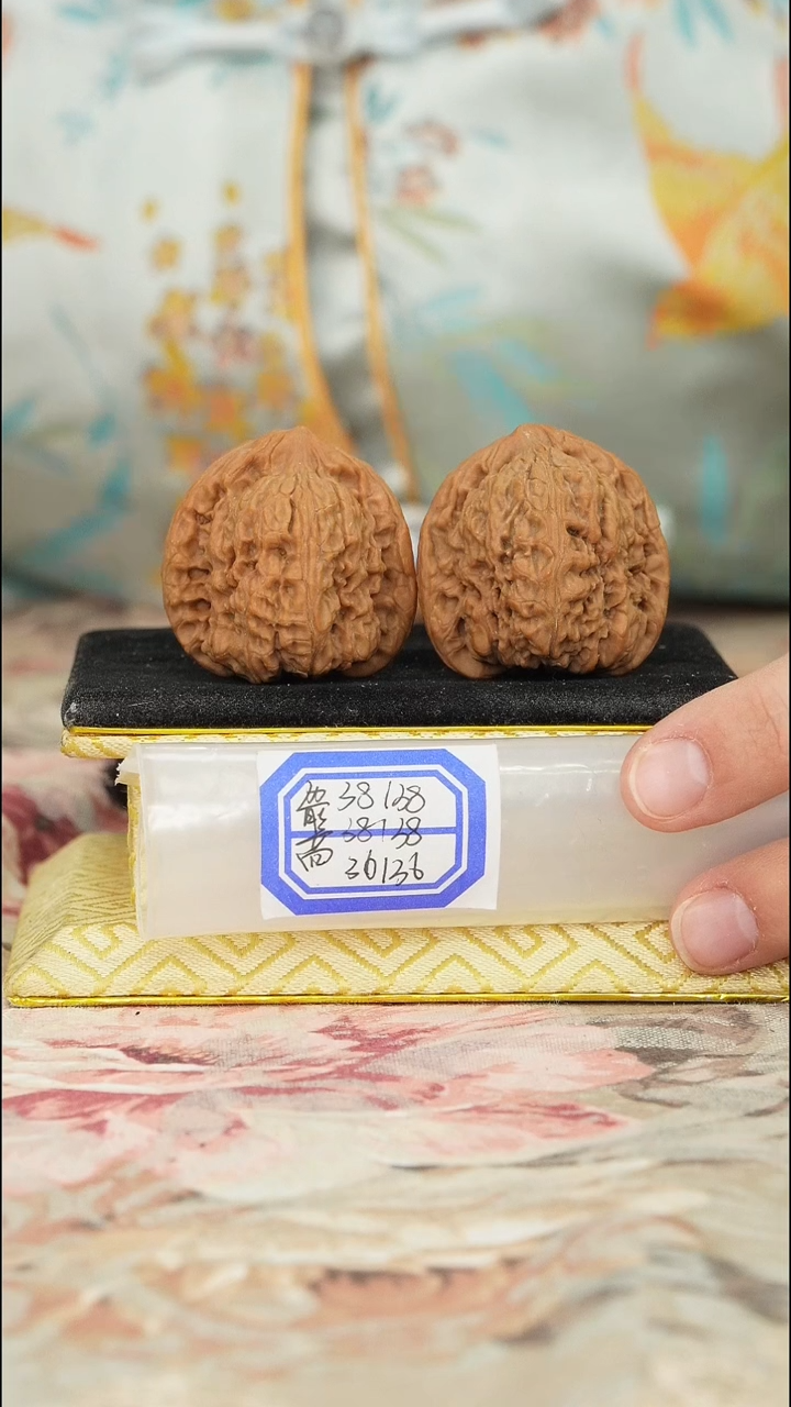 【闪购商品】文玩核桃把件赵喜满南将石