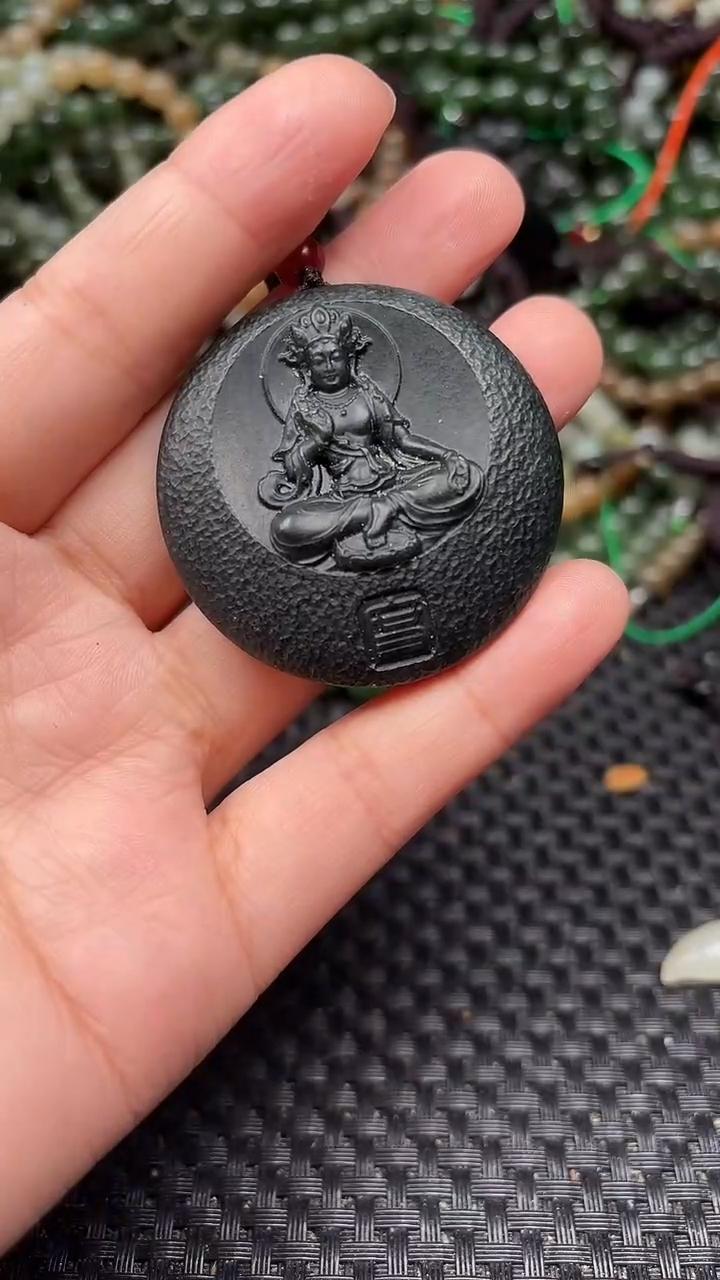 和田玉未镶嵌颈饰1