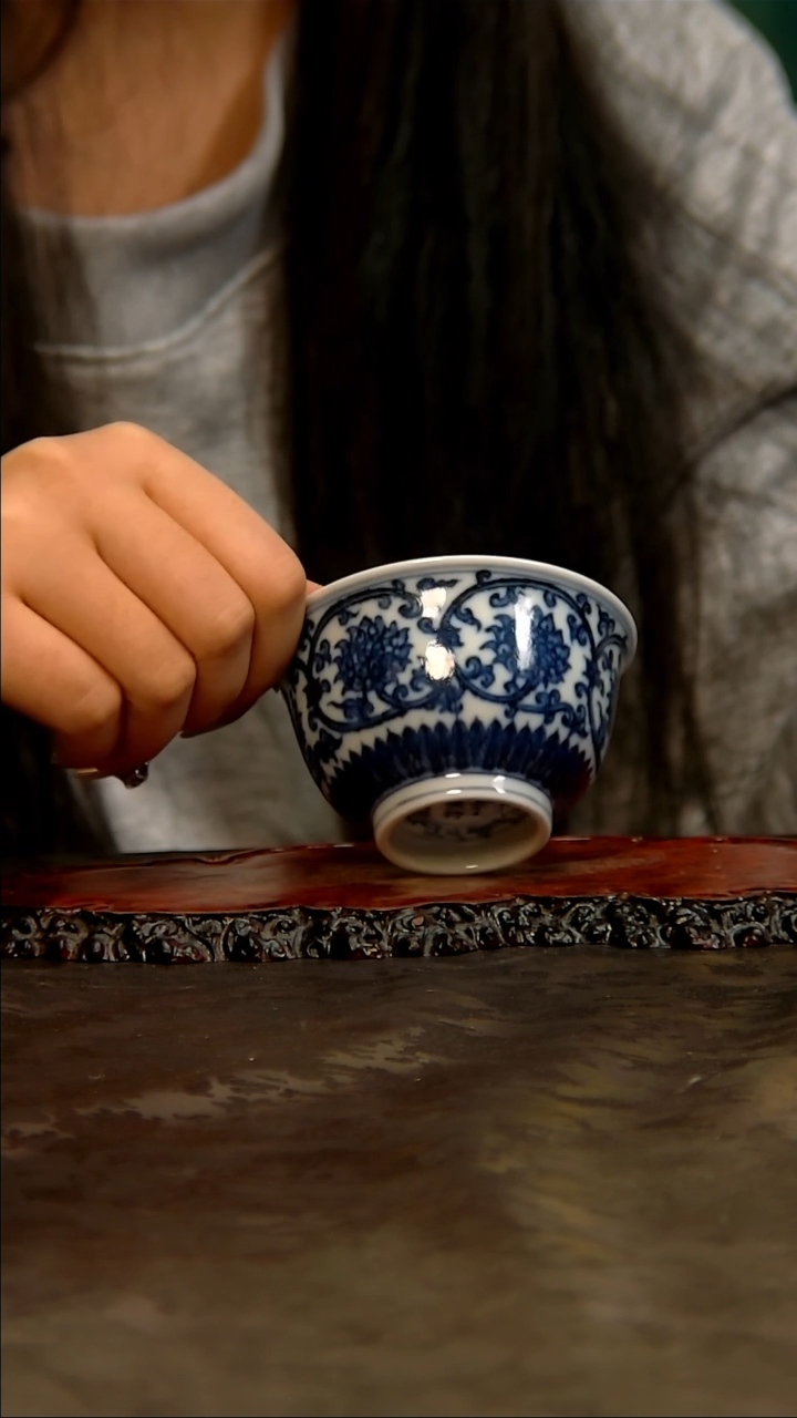 【闪购商品】青花手绘缠枝莲主人杯