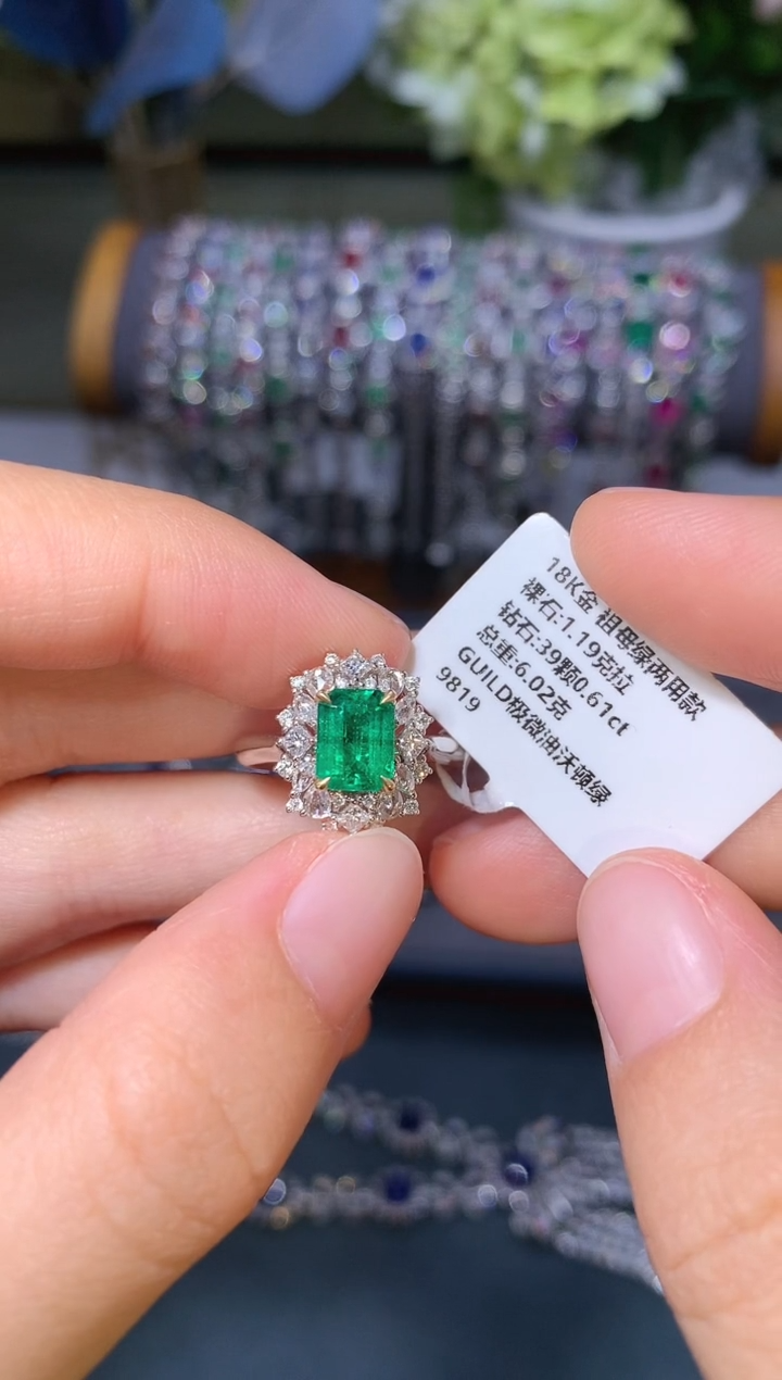 【闪购商品】祖母绿戒指18K金镶嵌      