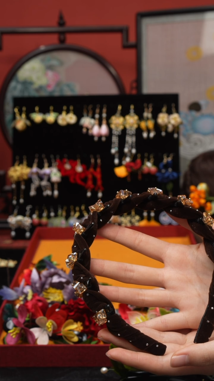 刺绣非遗手工绒花饰品