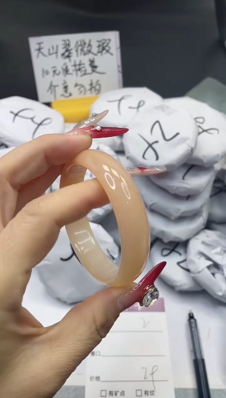 【闪购商品】石英质玉手镯未镶嵌2