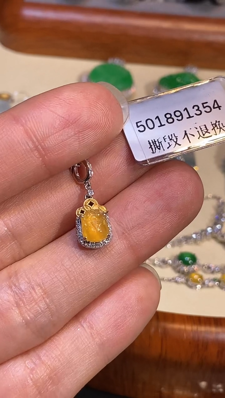 【闪购商品】翡翠颈饰18K金镶嵌吊坠