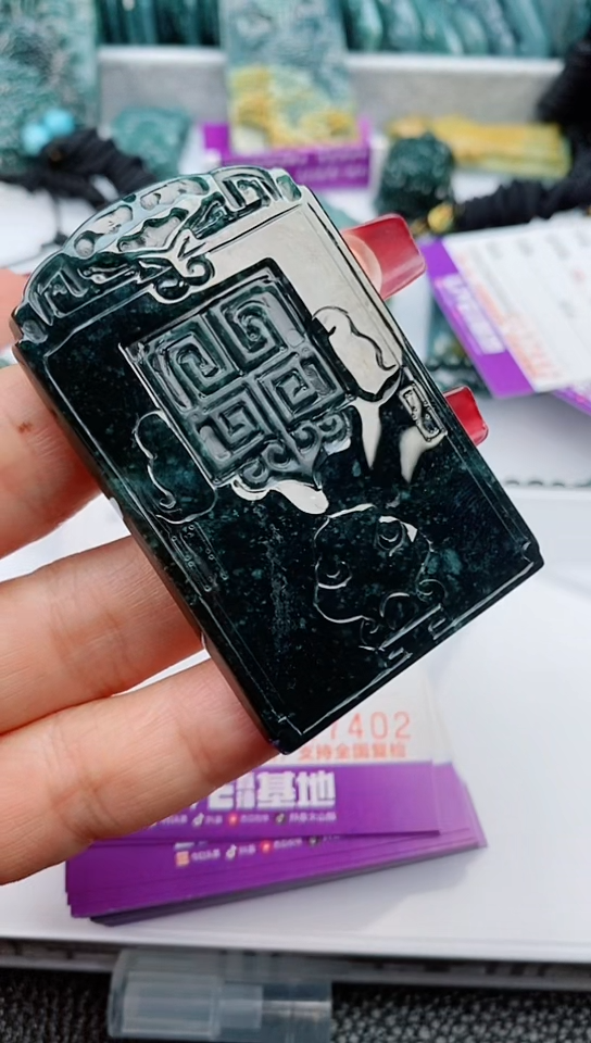 【闪购商品】翡翠颈饰未镶嵌             