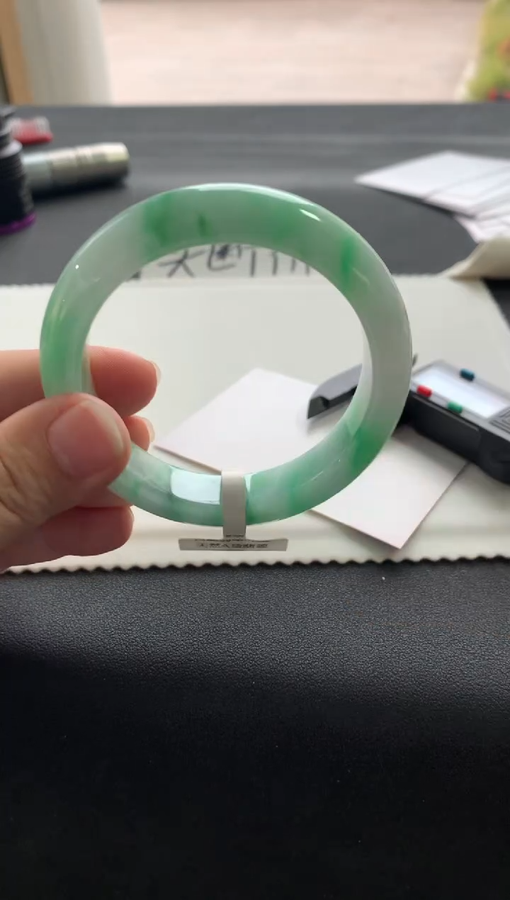 【闪购商品】翡翠手镯未镶嵌56.5正圈买断A7209