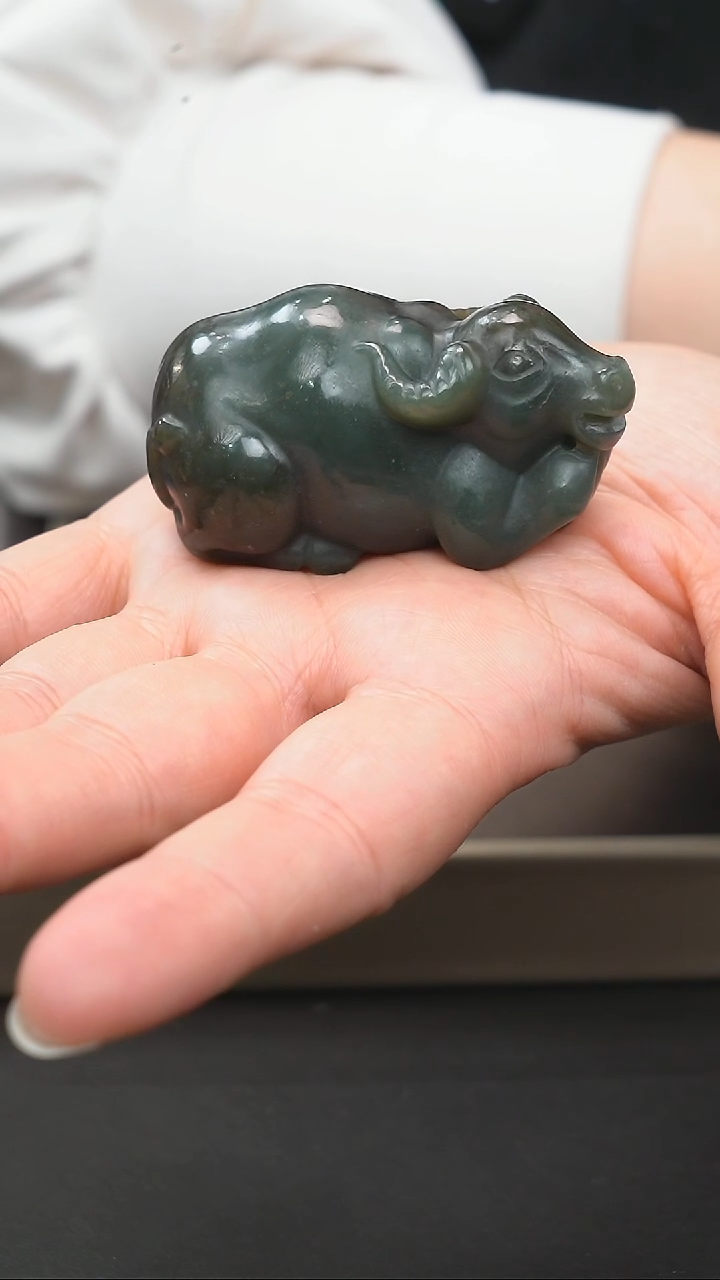 【闪购商品】和田玉挂件未镶嵌且末牛