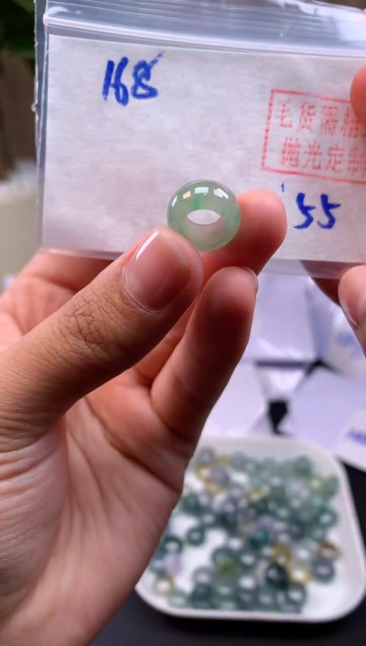 【闪购商品】定制翡翠未镶嵌甜甜圈#168元随机拍一发一毛货需抛光
