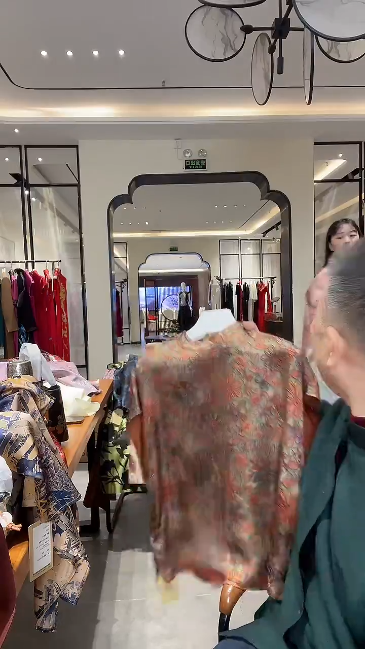 木薯丝太阳花定制款上衣 l码 199