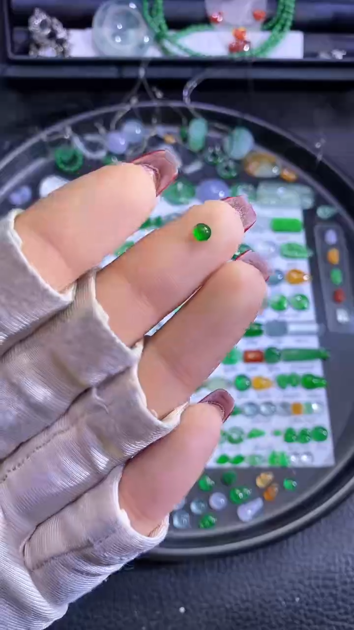 未镶嵌挂件翡翠蛋面