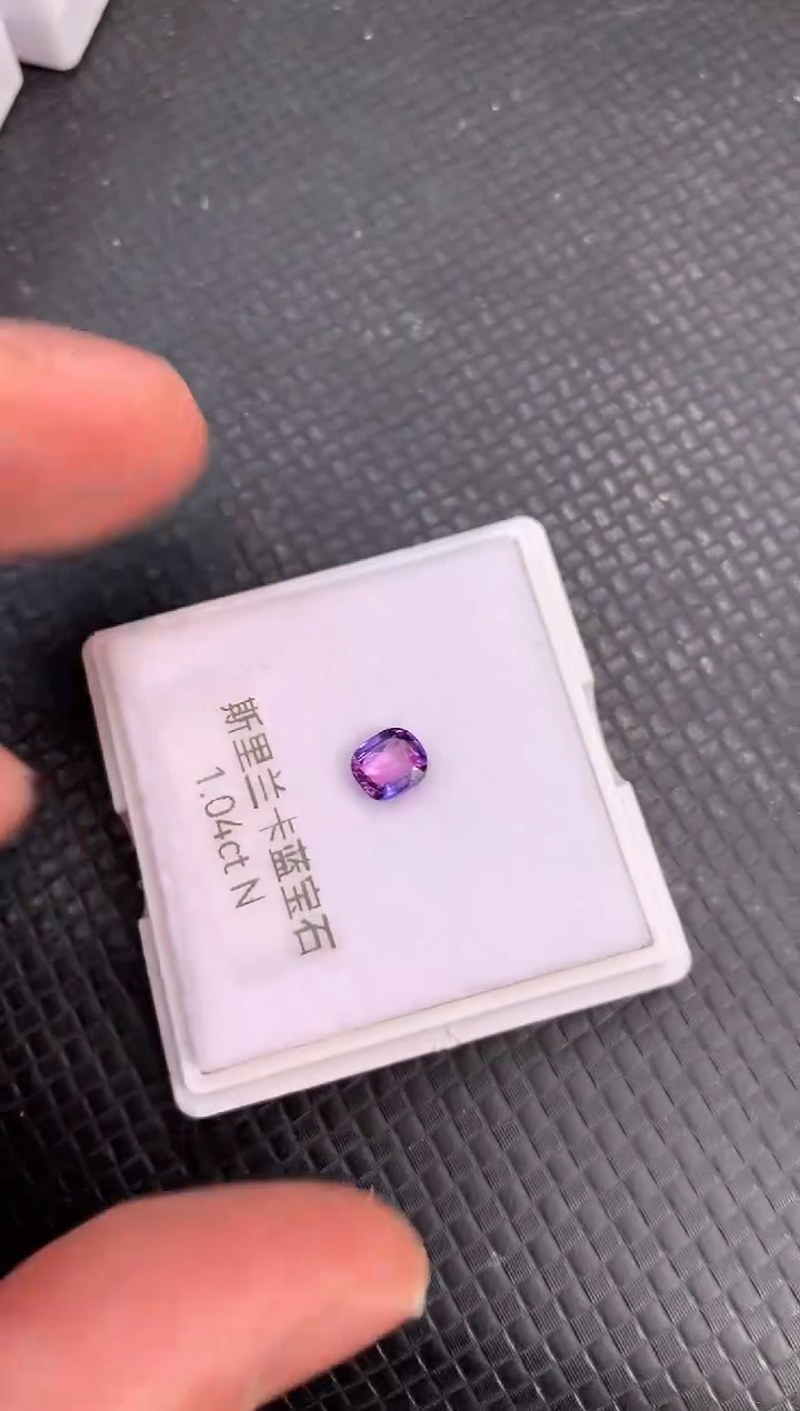 【闪购商品】蓝宝石裸石未镶嵌天然无烧奇异蓝宝石