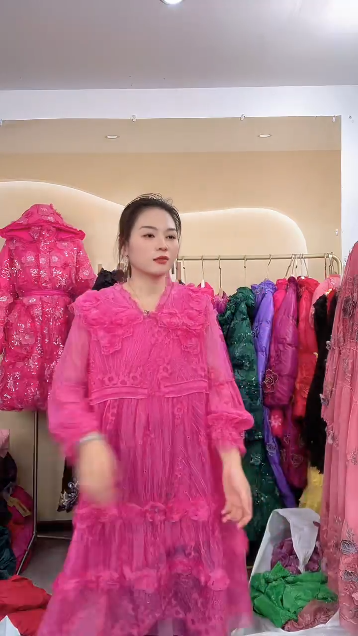 常规款玫红色娃娃领连衣裙