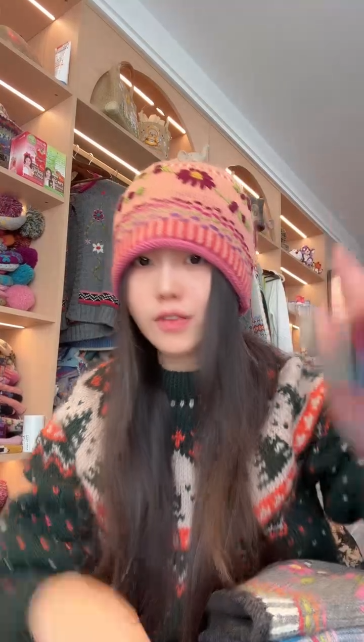 羊毛粉色刺绣羊毛帽