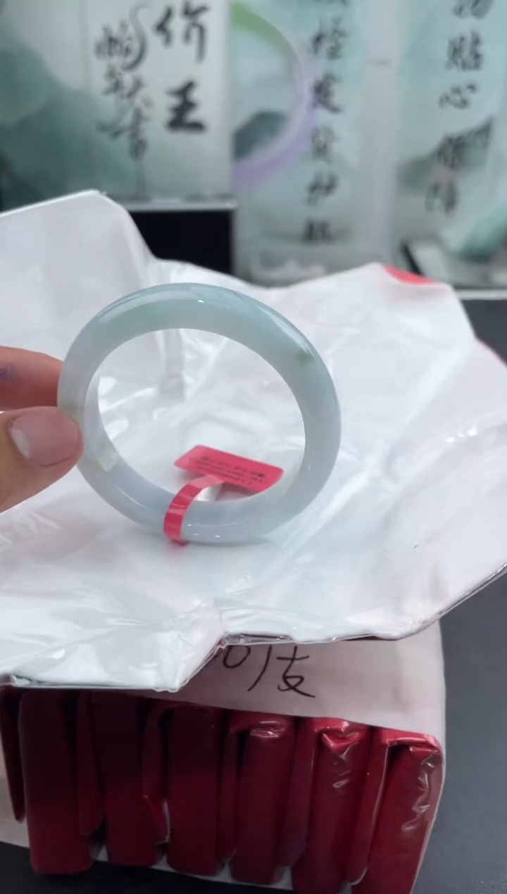 翡翠未镶嵌手镯10翡翠手镯