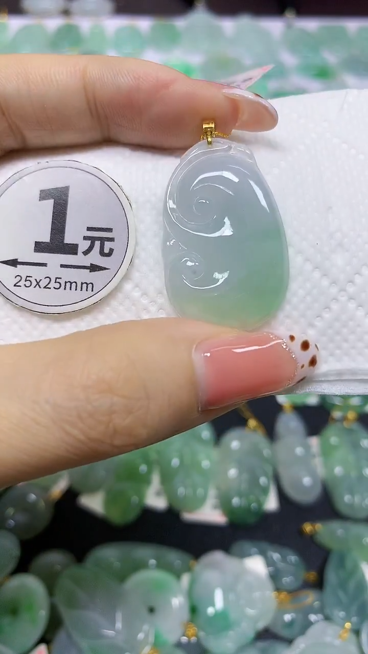 颈饰18K金镶嵌翡翠 天然翡翠A货