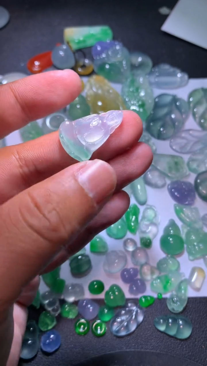 【闪购商品】翡翠颈饰未镶嵌观音