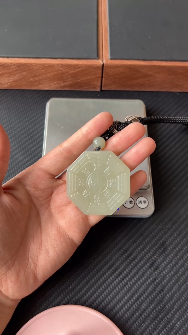 【闪购商品】和田玉吊坠(赠链)未镶嵌且末微色差近矿