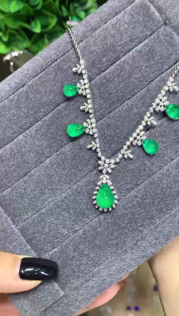 套链18K金镶嵌祖母绿11.74ct