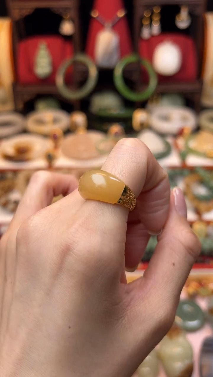 【闪购商品】和田玉戒指18K金镶嵌13