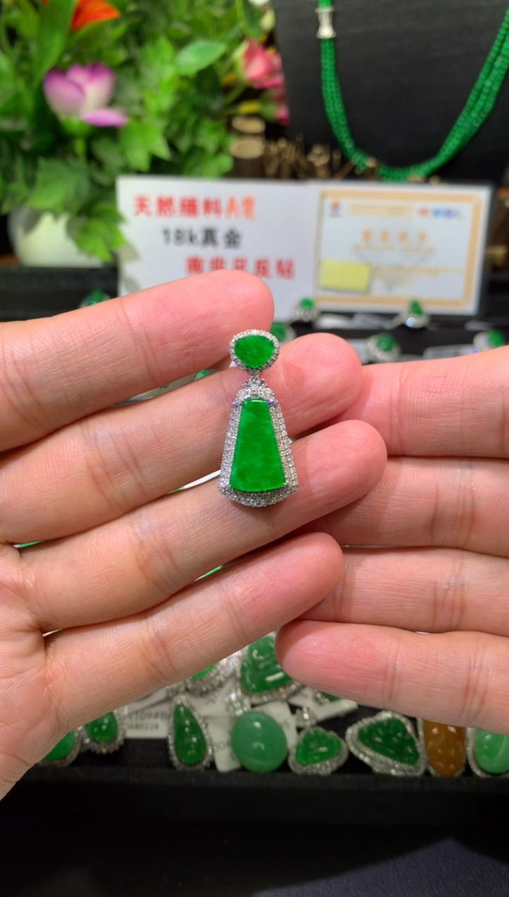 【闪购商品】翡翠吊坠(不含链)18K金镶嵌无事牌