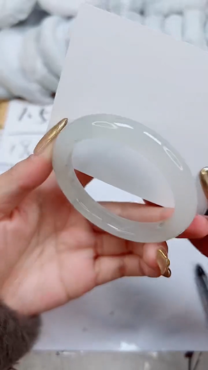 【闪购商品】石英质玉手镯未镶嵌K234-52.6