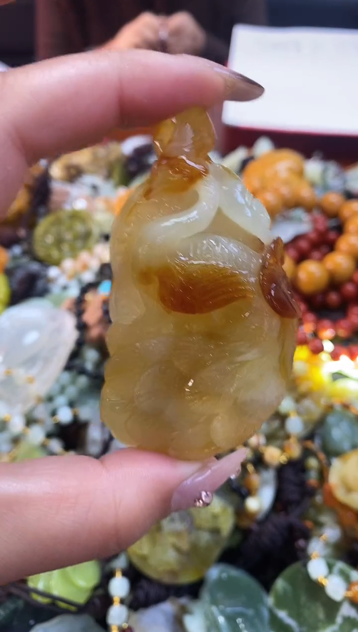 未镶嵌蛇纹石玉吊坠    
