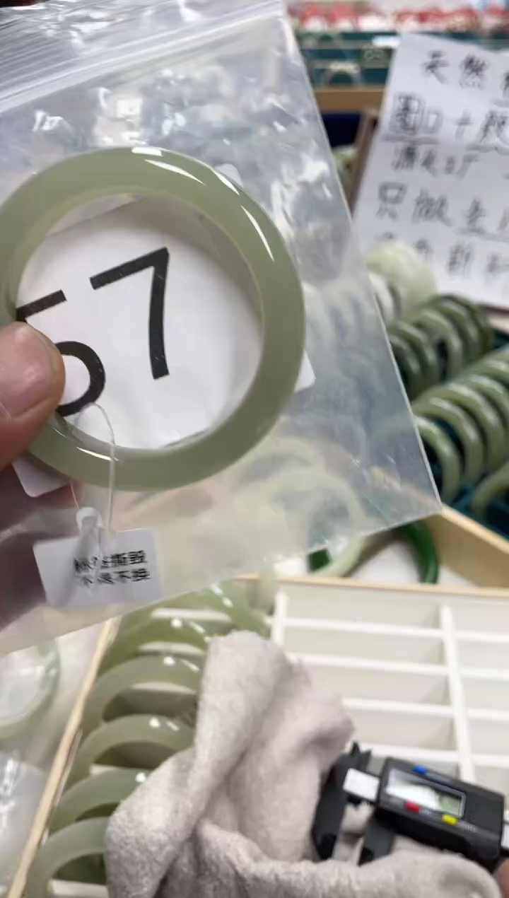 未镶嵌手镯和田玉和田玉手镯52 圈57 号