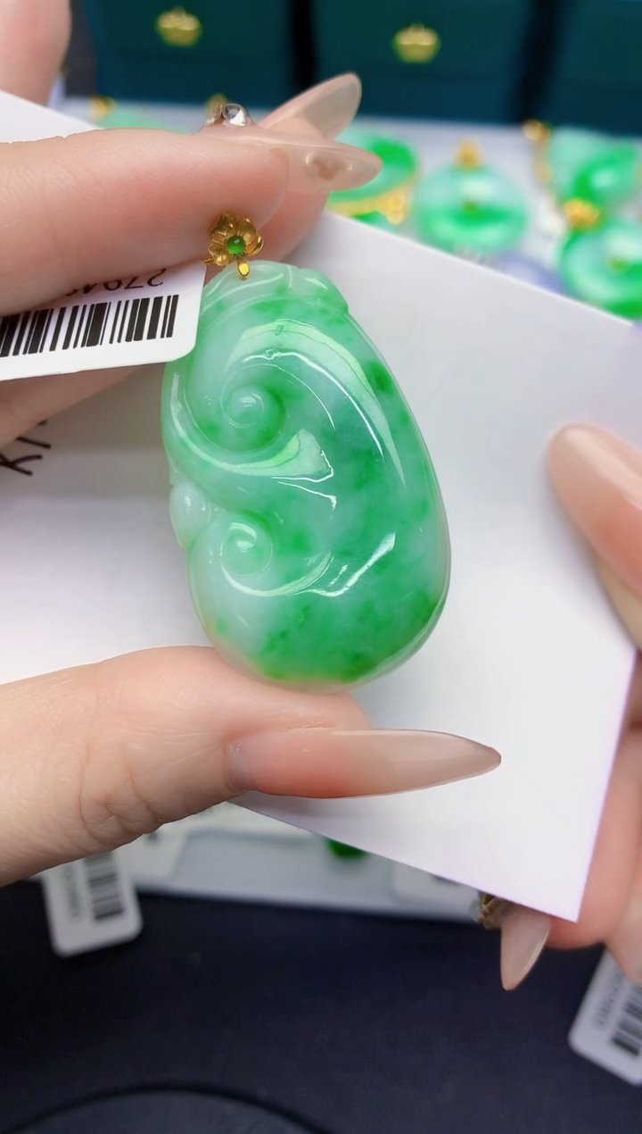 颈饰18K金镶嵌翡翠缅甸天然翡翠A货