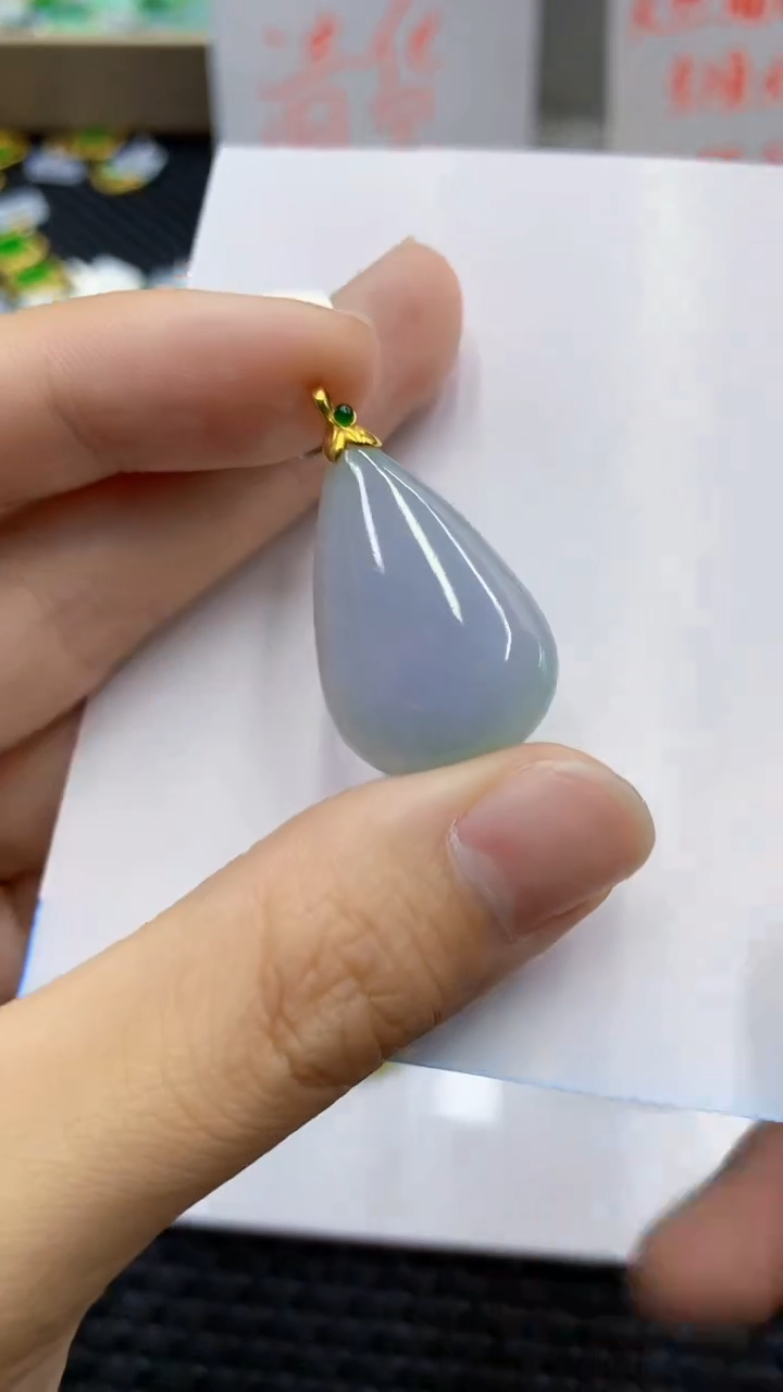 翡翠18K金镶嵌颈饰             1