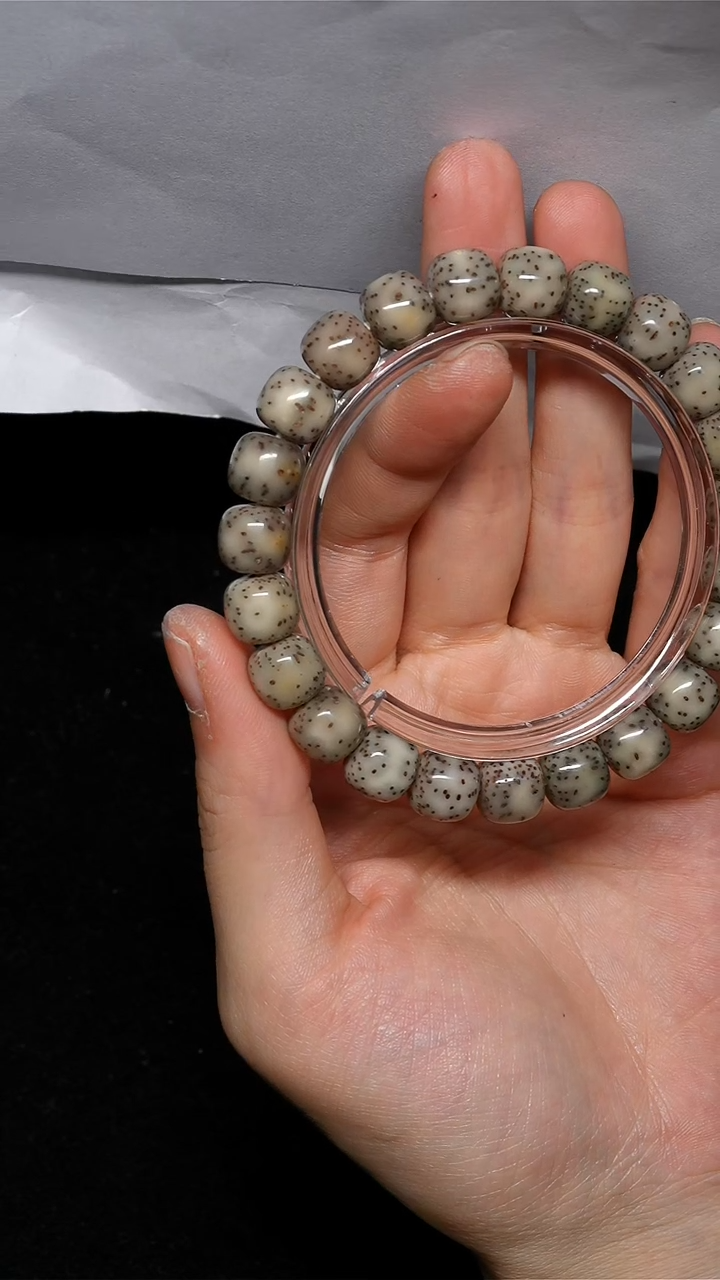 手串星月菩提10*9黑果冻冰-A102